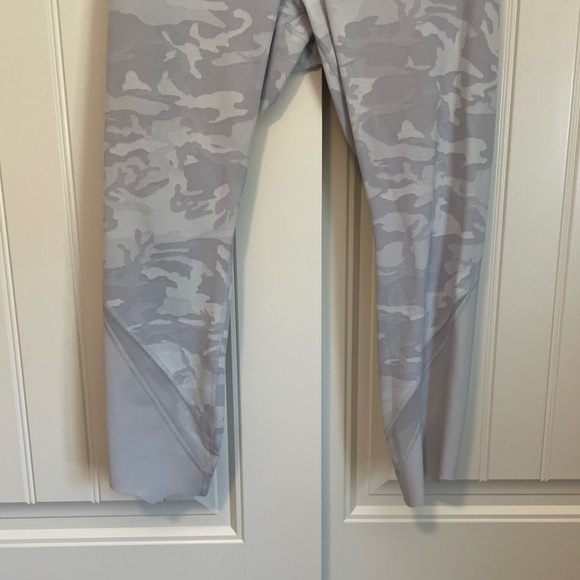 Lululemon Wunder Under High-Rise *Roll Down Scallop Full-On Luxtreme 23" size 10 - Picture 8 of 9